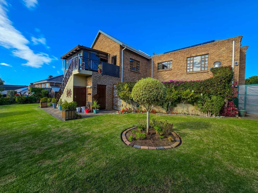 5 Bedroom Property for Sale in Stilbaai Wes Western Cape